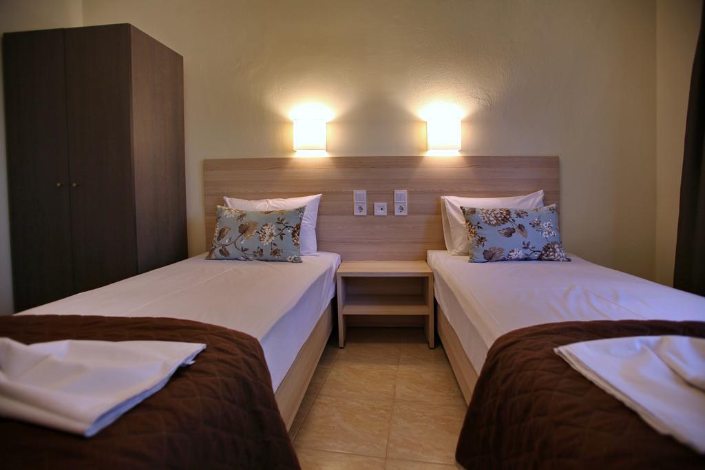 Aktaion Guest Rooms Skopelos Town Room photo