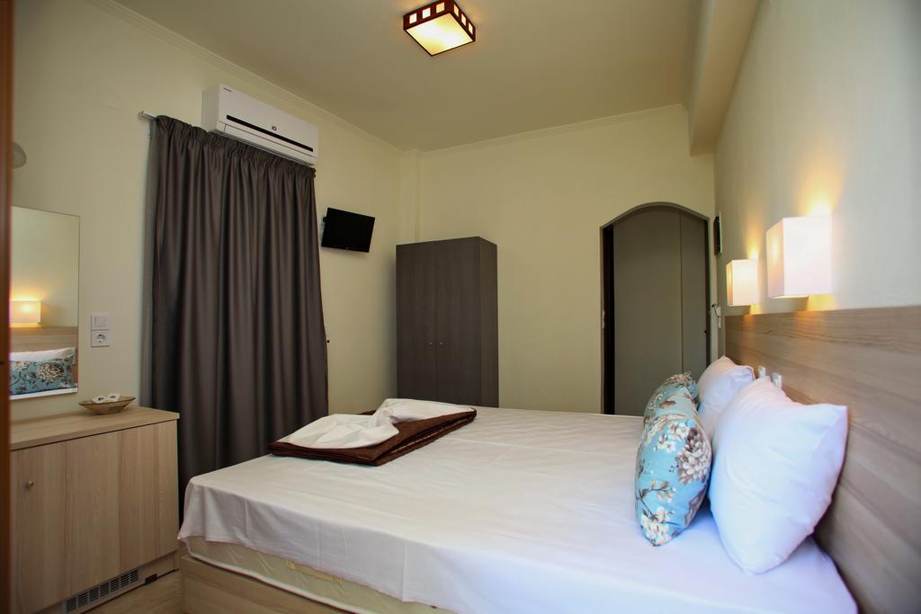 Aktaion Guest Rooms Skopelos Town Room photo